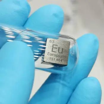 Europium Eu Kovino 10 mm Gostota Kocke 99.95% Čisto V Steklenih Ampul