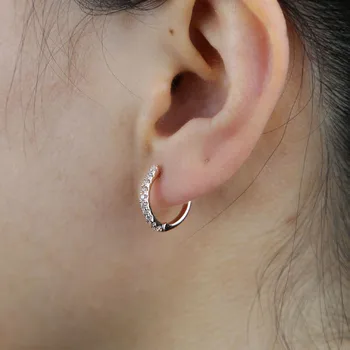 NOVO Prispeli minimalno občutljivo ženske dekle nakit multi piercing majhne ovalne oblike mini cz huggie hoop uhan