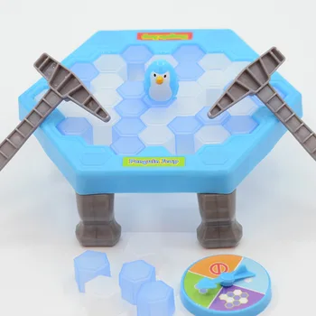 Igre premagal pingvin starš-otrok igra disk v zaprtih prostorih in na prostem, puzzle igre Božična darila za otroke